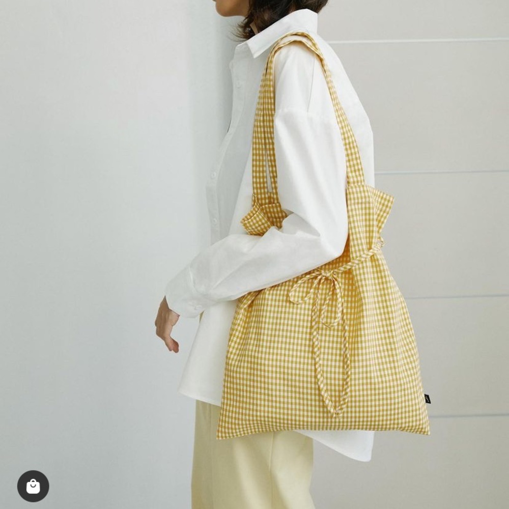 Green tote bag